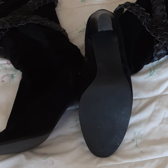 Shoes - Picture 3 of 3